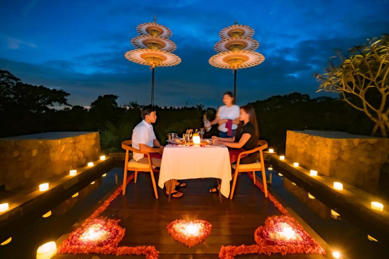 Weda Cita Resort And Spa By Mahaputra Убуд Екстер'єр фото Romantic dinner at a resort in Bali, Indonesia