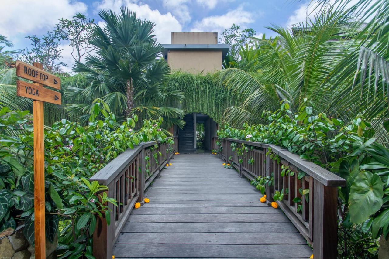 Weda Cita Resort And Spa By Mahaputra Убуд Екстер'єр фото The entrance to the Tree Top