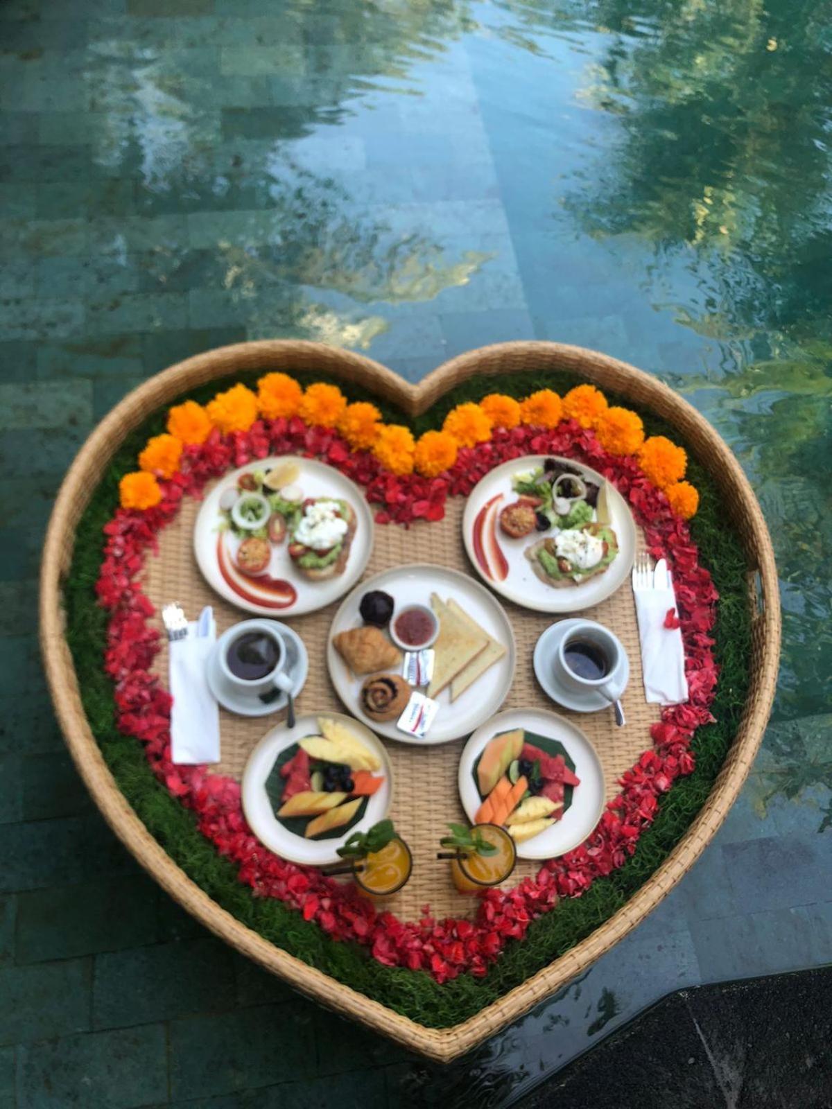 Weda Cita Resort And Spa By Mahaputra Убуд Екстер'єр фото A traditional Balinese breakfast